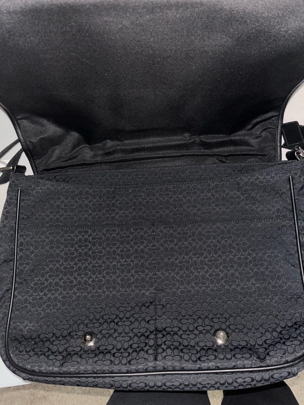 Black Coach Messenger Bag - Classic Crossbody - Picture 3 of 3